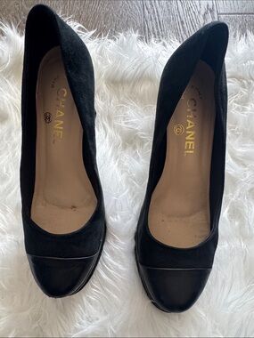 CHANEL Black Suede and Leather Cap-Toe Pumps